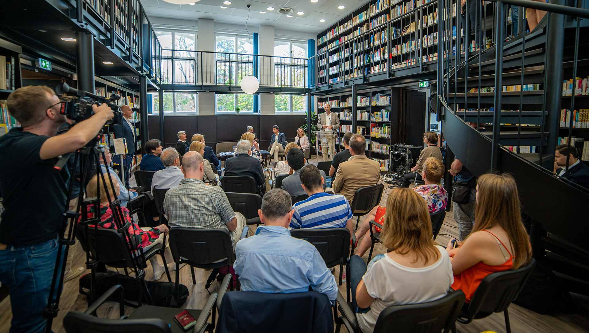 Meghívó dr. habil. Csányi Tamás könyvbemutatójára